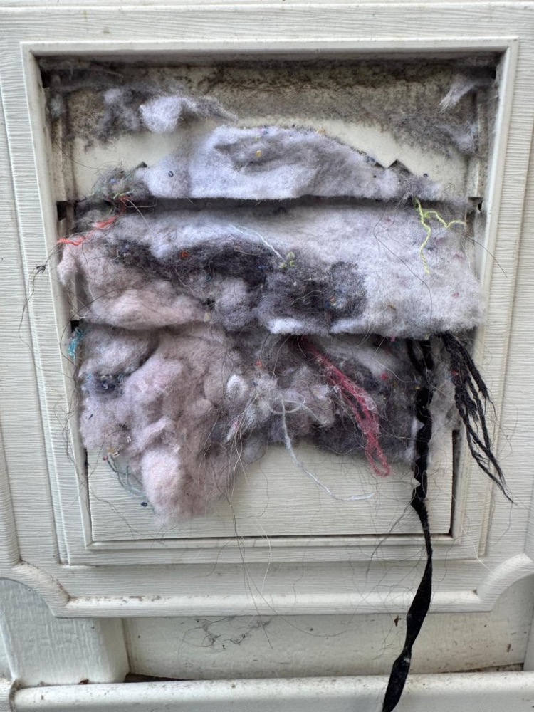 Dryer vent exit clogged with lint before cleaning